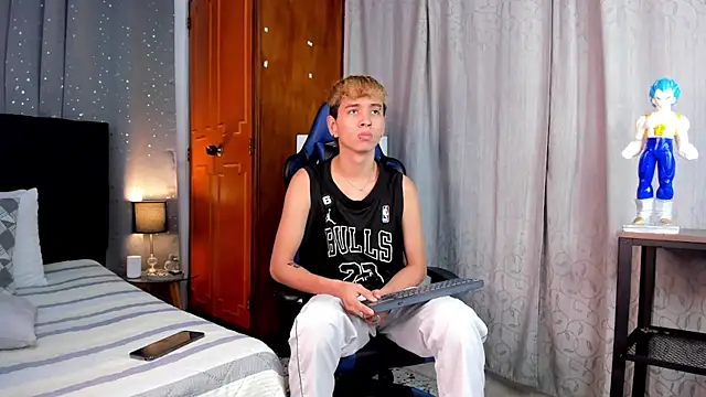 Snapshot of Brian-Ausslos chatting on 02-19-25, 01:06 Brian-Ausslos online show from 02-19-25, 01:06