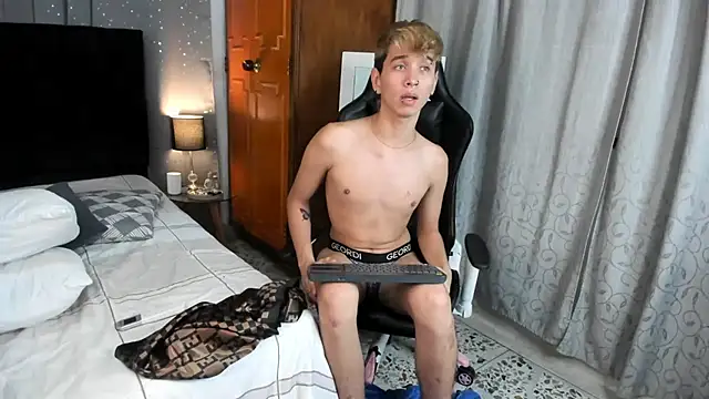 Snapshot of Brian-Ausslos chatting on 02-20-25, 07:45 Brian-Ausslos online show from 02-20-25, 07:45