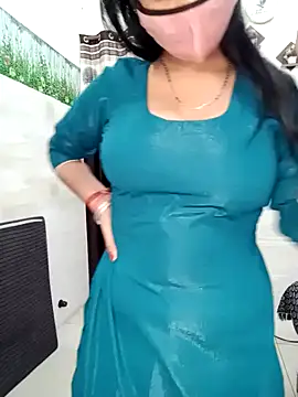 Snapshot of Best-Couple chatting on 01-14-25, 04:36 Best-Couple online show from 01-14-25, 04:36