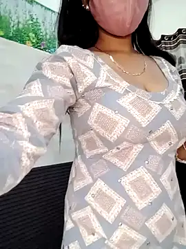 Snapshot of Best-Couple chatting on 01-20-25, 03:50 Best-Couple online show from 01-20-25, 03:50