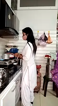 Snapshot of Best-Couple chatting on 01-21-25, 10:30 Best-Couple online show from 01-21-25, 10:30