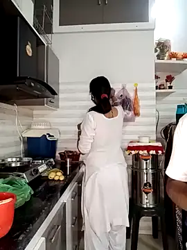 Snapshot of Best-Couple chatting on 01-31-25, 05:19 Best-Couple online show from 01-31-25, 05:19