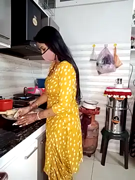 Snapshot of Best-Couple chatting on 02-04-25, 07:18 Best-Couple online show from 02-04-25, 07:18