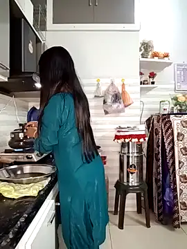 Snapshot of Best-Couple chatting on 02-07-25, 07:18 Best-Couple online show from 02-07-25, 07:18