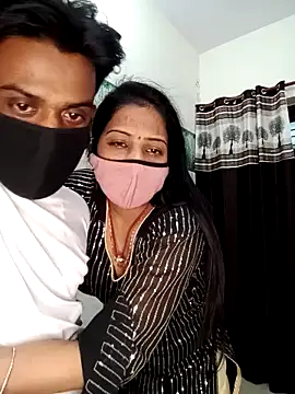 Snapshot of Best-Couple chatting on 02-08-25, 10:18 Best-Couple online show from 02-08-25, 10:18