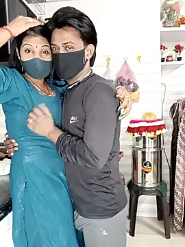 Snapshot of Best-Couple chatting on 02-17-25, 05:25 Best-Couple online show from 02-17-25, 05:25