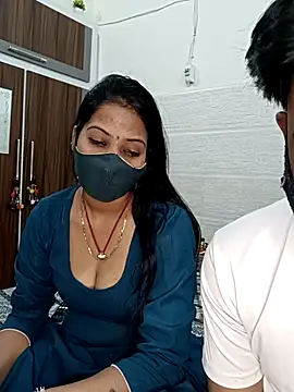 Snapshot of Best-Couple chatting on 02-20-25, 09:33 Best-Couple online show from 02-20-25, 09:33