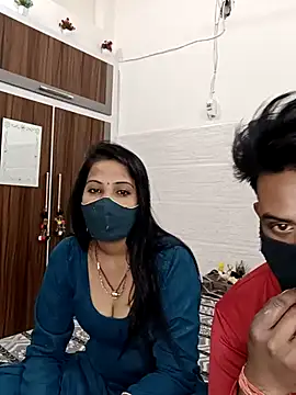 Snapshot of Best-Couple chatting on 03-06-25, 08:52 Best-Couple online show from 03-06-25, 08:52