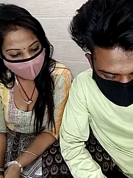 Snapshot of Best-Couple chatting on 03-08-25, 08:33 Best-Couple online show from 03-08-25, 08:33