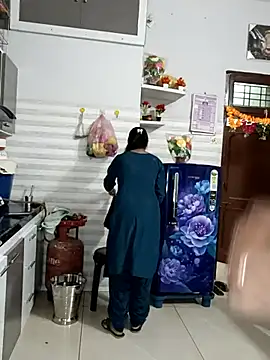 Snapshot of Best-Couple chatting on 03-12-25, 08:51 Best-Couple online show from 03-12-25, 08:51