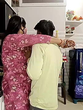 Snapshot of Best-Couple chatting on 03-17-25, 05:34 Best-Couple online show from 03-17-25, 05:34