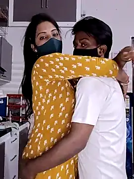 Snapshot of Best-Couple chatting on 03-20-25, 09:04 Best-Couple online show from 03-20-25, 09:04