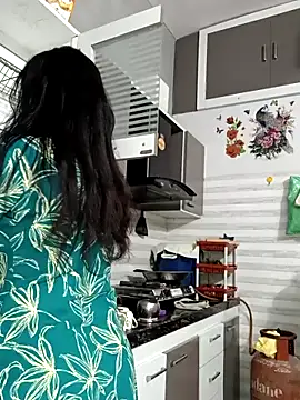 Snapshot of Best-Couple chatting on 09-27-25, 05:23 Best-Couple online show from 09-27-25, 05:23