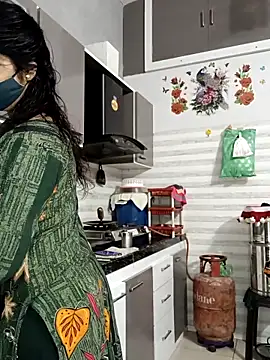 Snapshot of Best-Couple chatting on 10-08-25, 03:15 Best-Couple online show from 10-08-25, 03:15