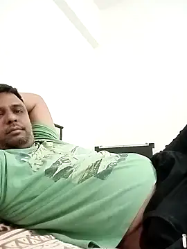 Snapshot of jemes21in chatting on 03-21-25, 01:56 jemes21in online show from 03-21-25, 01:56