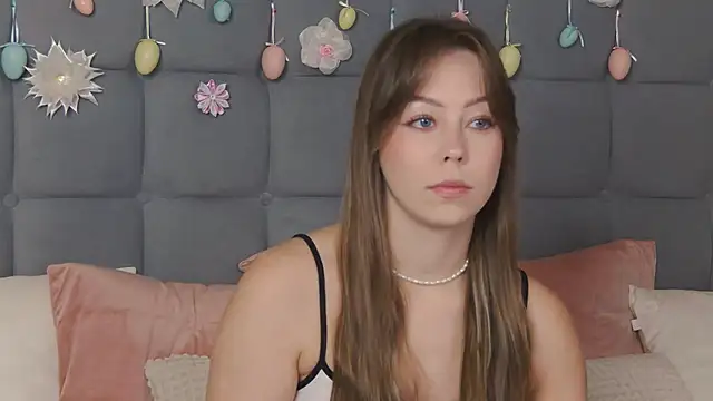 Snapshot of TheEmma chatting on 05-28-26, 04:04 TheEmma online show from 05-28-26, 04:04