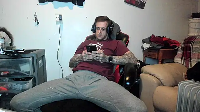 Snapshot of JamesMichael88 chatting on 03-05-25, 02:25 JamesMichael88 online show from 03-05-25, 02:25