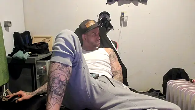 Snapshot of JamesMichael88 chatting on 03-10-25, 04:07 JamesMichael88 online show from 03-10-25, 04:07