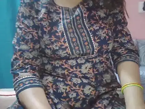 Snapshot of Hot-shanvi chatting on 03-18-25, 01:32 Hot-shanvi online show from 03-18-25, 01:32