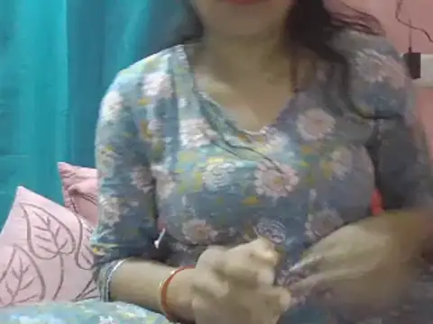 Snapshot of Hot-shanvi chatting on 03-21-25, 12:40 Hot-shanvi online show from 03-21-25, 12:40