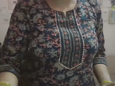 Snapshot of Hot-shanvi chatting on 03-23-25, 03:32 Hot-shanvi online show from 03-23-25, 03:32