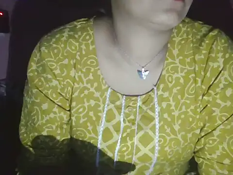 Snapshot of Hot-shanvi chatting on 10-11-25, 04:27 Hot-shanvi online show from 10-11-25, 04:27