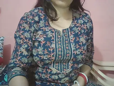 Snapshot of Hot-shanvi chatting on 10-13-25, 03:39 Hot-shanvi online show from 10-13-25, 03:39