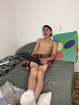 Snapshot of Young_latin_master777 chatting on 01-06-25, 01:20 Young latin master777 online show from 01-06-25, 01:20