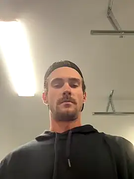 Snapshot of littemantait chatting on 10-18-25, 08:31 littemantait online show from 10-18-25, 08:31