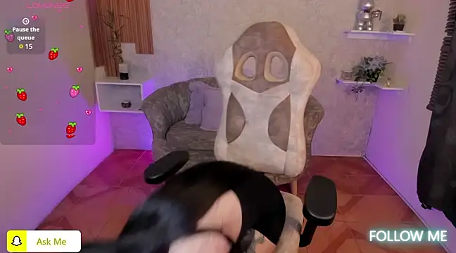 Snapshot of Chaos_Wild chatting on 02-13-25, 11:06 Chaos Wild online show from 02-13-25, 11:06