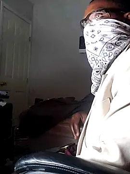 Snapshot of dominatingblacklove chatting on 10-23-25, 08:46 dominatingblacklove online show from 10-23-25, 08:46