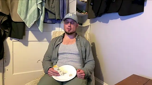 Snapshot of RickeyRidez chatting on 10-14-25, 01:06 RickeyRidez online show from 10-14-25, 01:06