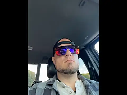 Snapshot of RickeyRidez chatting on 10-23-25, 05:23 RickeyRidez online show from 10-23-25, 05:23