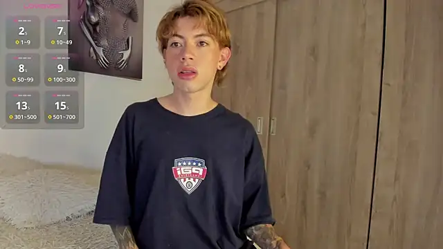 Snapshot of Henophiid chatting on 10-05-25, 08:23 Henophiid online show from 10-05-25, 08:23