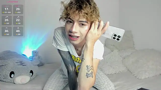 Snapshot of Henophiid chatting on 11-03-25, 02:57 Henophiid online show from 11-03-25, 02:57