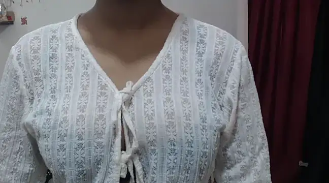 Snapshot of Honey_Bee25 chatting on 01-28-25, 04:18 Honey Bee25 online show from 01-28-25, 04:18