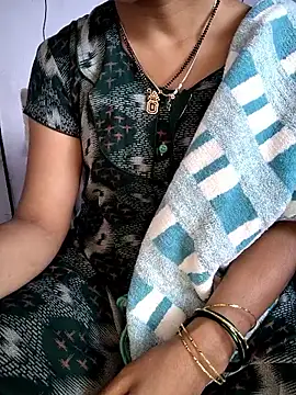 lovelygirl4567 online show from 01-10-26, 06:59