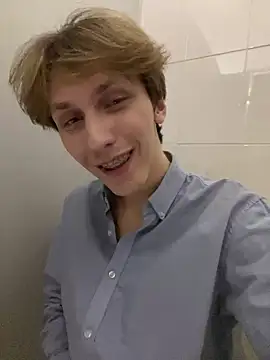 Snapshot of Adrian_Di chatting on 12-30-24, 04:08 Adrian Di online show from 12-30-24, 04:08