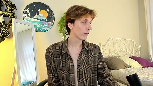 Snapshot of Adrian_Di chatting on 01-08-25, 09:42 Adrian Di online show from 01-08-25, 09:42