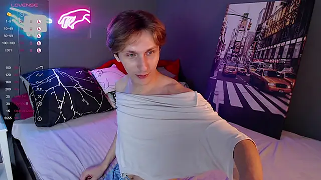 Snapshot of Adrian_Di chatting on 01-09-25, 09:48 Adrian Di online show from 01-09-25, 09:48