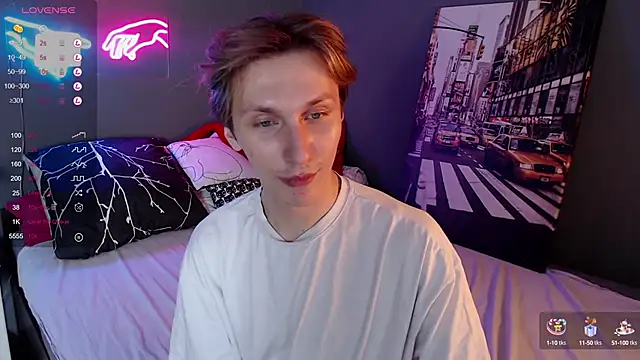 Snapshot of Adrian_Di chatting on 01-09-25, 12:52 Adrian Di online show from 01-09-25, 12:52