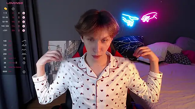 Snapshot of Adrian_Di chatting on 01-12-25, 10:34 Adrian Di online show from 01-12-25, 10:34