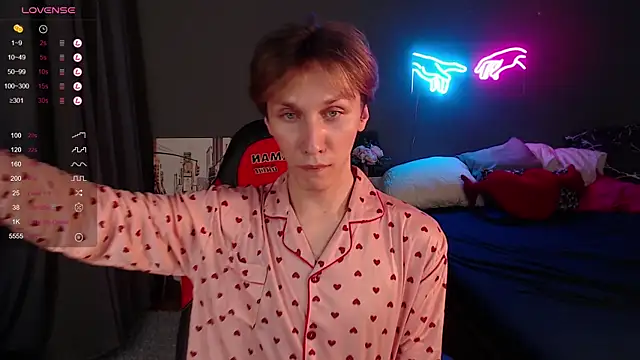 Snapshot of Adrian_Di chatting on 01-18-25, 04:21 Adrian Di online show from 01-18-25, 04:21