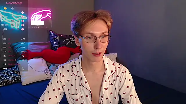 Snapshot of Adrian_Di chatting on 01-27-25, 06:41 Adrian Di online show from 01-27-25, 06:41