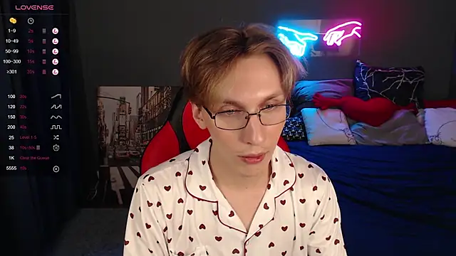 Snapshot of Adrian_Di chatting on 01-28-25, 04:08 Adrian Di online show from 01-28-25, 04:08