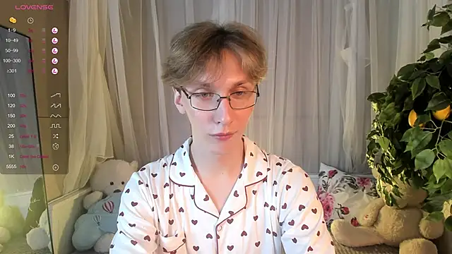 Snapshot of Adrian_Di chatting on 01-30-25, 06:43 Adrian Di online show from 01-30-25, 06:43