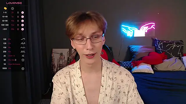 Snapshot of Adrian_Di chatting on 01-31-25, 04:17 Adrian Di online show from 01-31-25, 04:17