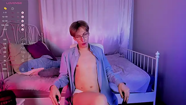 Snapshot of Adrian_Di chatting on 02-03-25, 06:49 Adrian Di online show from 02-03-25, 06:49