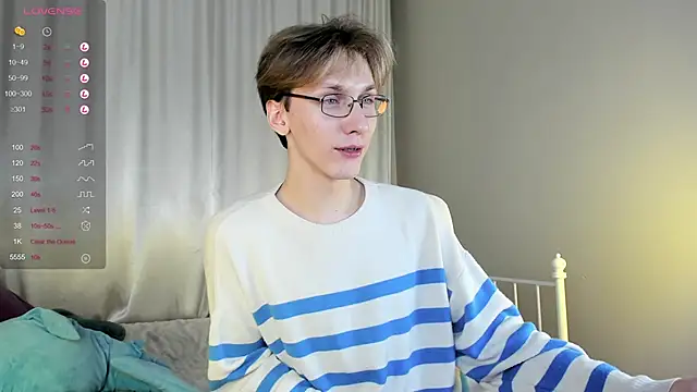 Snapshot of Adrian_Di chatting on 02-06-25, 04:14 Adrian Di online show from 02-06-25, 04:14