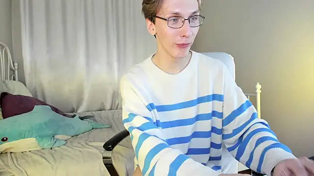 Snapshot of Adrian_Di chatting on 02-06-25, 10:32 Adrian Di online show from 02-06-25, 10:32